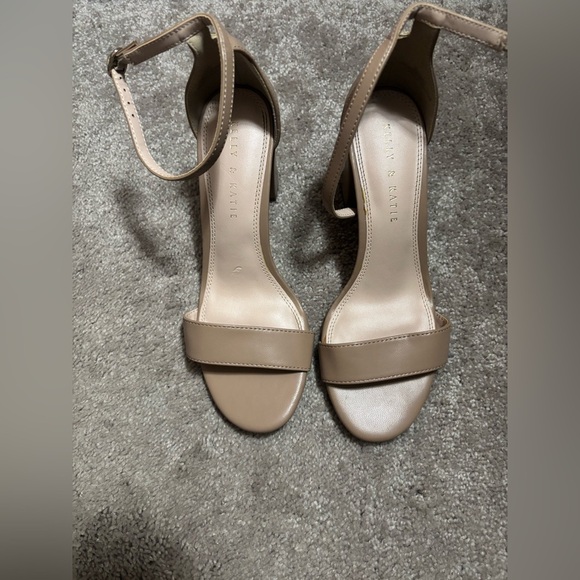 Kelly & Katie Shoes - Kelly & Katie Nude Womens Renny Heeled Size 8M